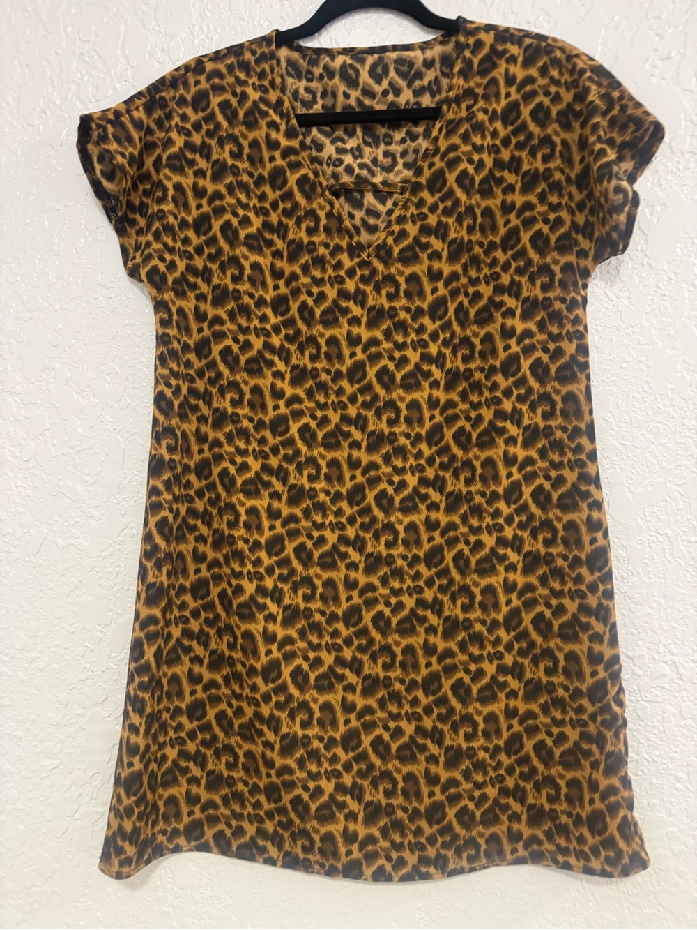Leopard Print V-Neck Short Sleeve Top in Brown